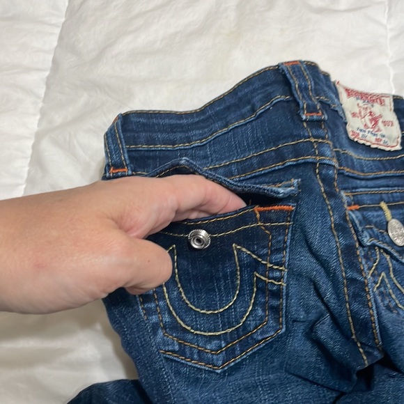 True Religion Girls 6 new jeans. Style joey w/ dark rinse bootcut sl flare - Picture 5 of 11